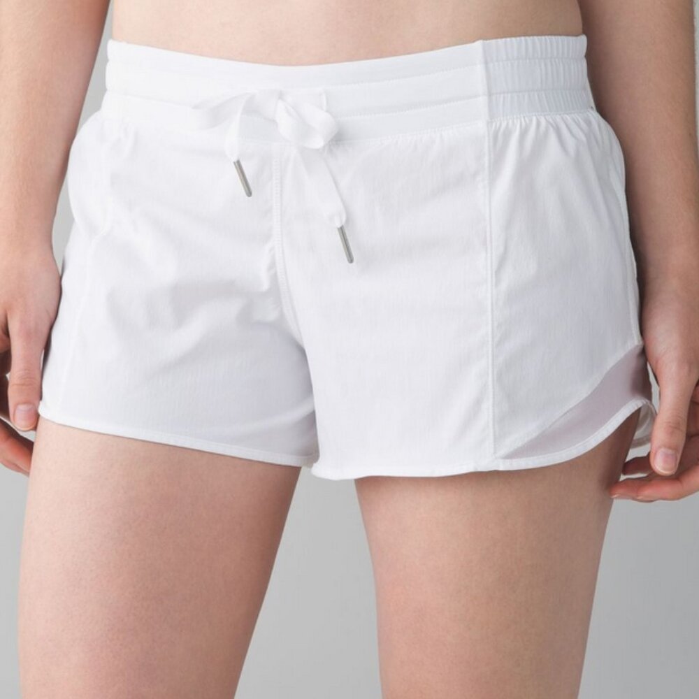 Lululemon Hotty Hot White sz 6 shorts